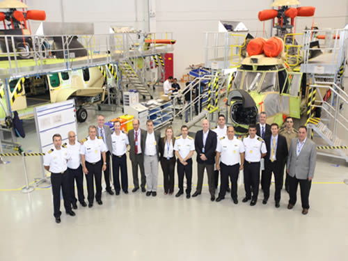 Comitiva da Marinha visita as instalações da HELIBRAS