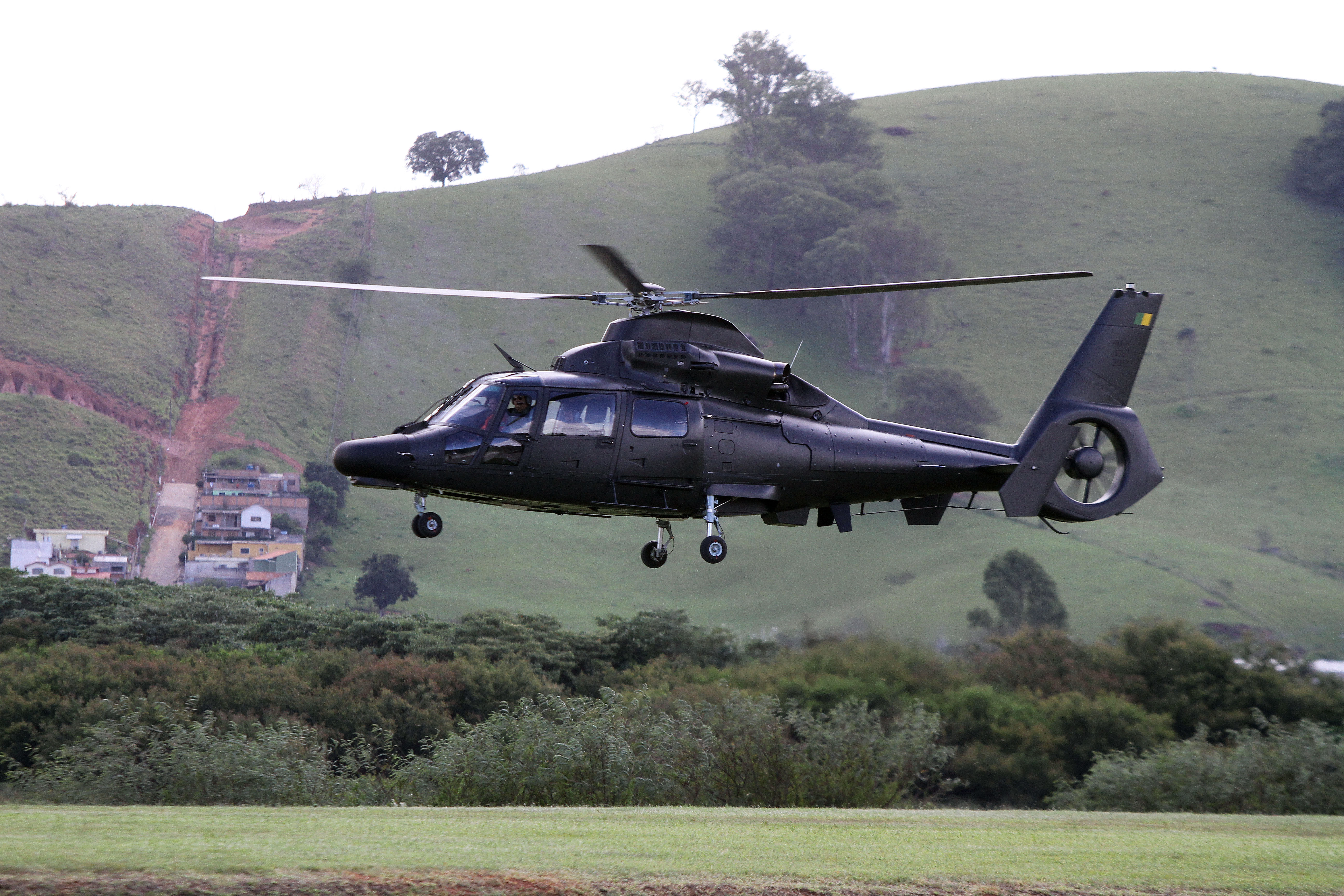 Helibras expõe helicópteros e faz entrega durante a LAAD