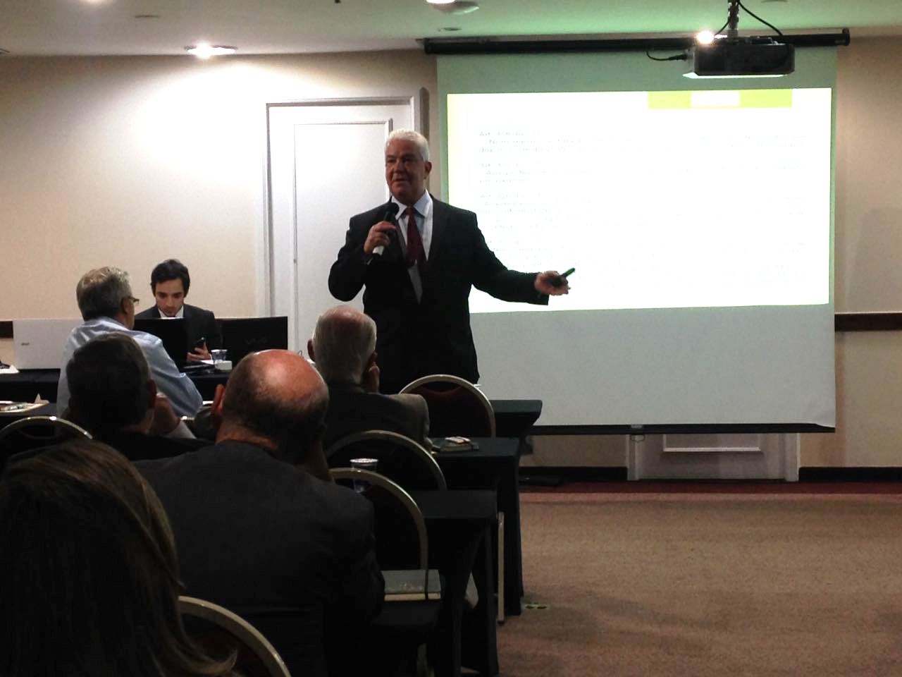 Seminário debate novos cenários jurídicos para contratos entre alunos e instituições de ensino superior