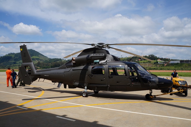 Helibras entrega dois helicópteros modernizados ao Exército
