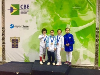 Alunos de escolas públicas ganham medalhas de ouro e bronze no 2º Torneio Nacional Infantil de Esgrima
