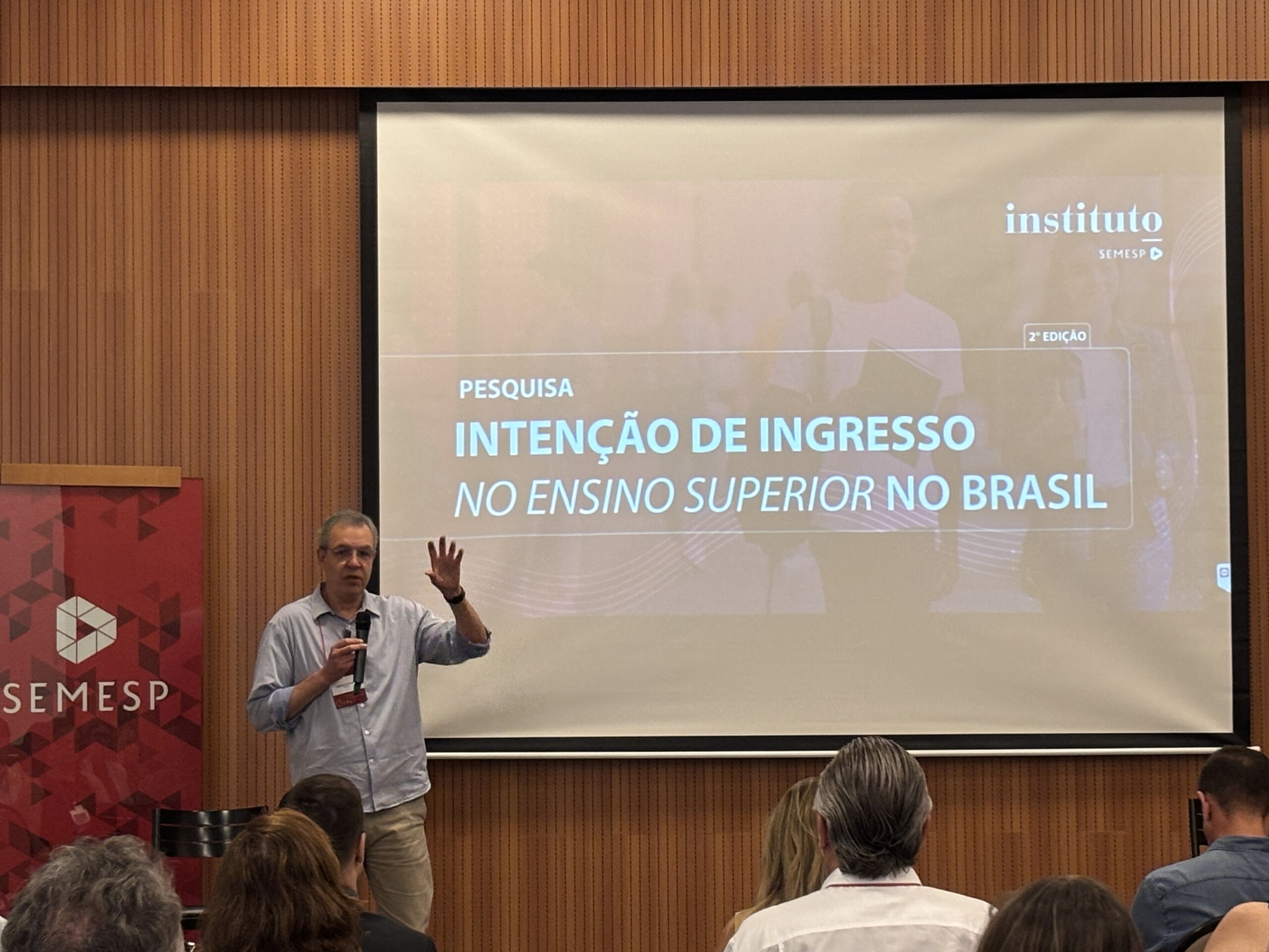 Semesp promove debate sobre crédito estudantil e acesso ao ensino superior